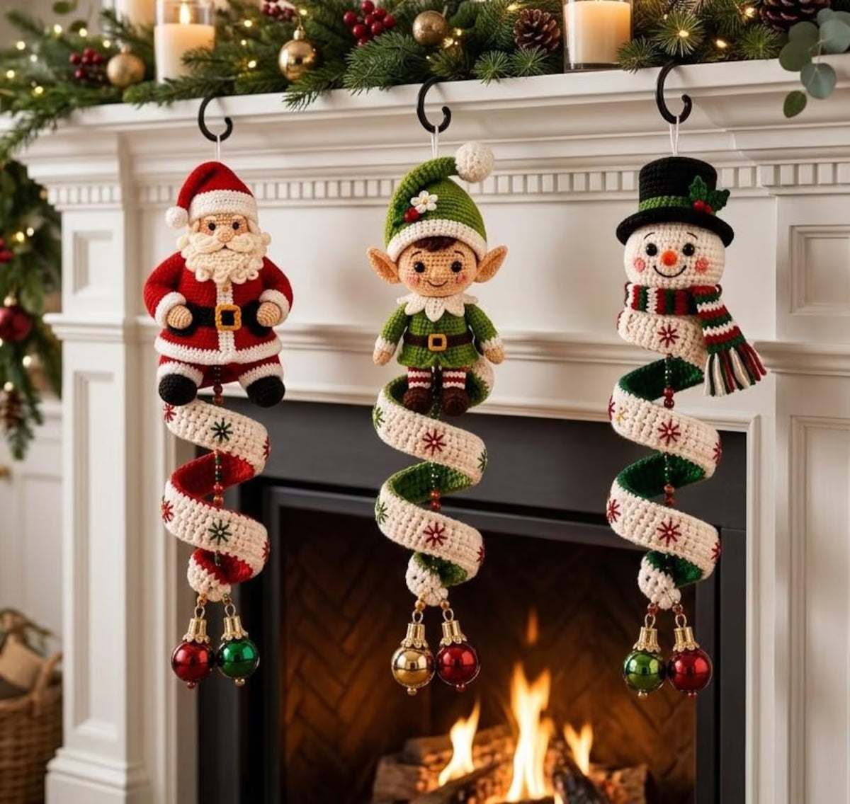 Modèle PDF de Père Noël au crochet – Père Noël amigurumi avec bonhomme de neige tournant et lutin de Noël, décoration printanière en spirale à faire soi-même